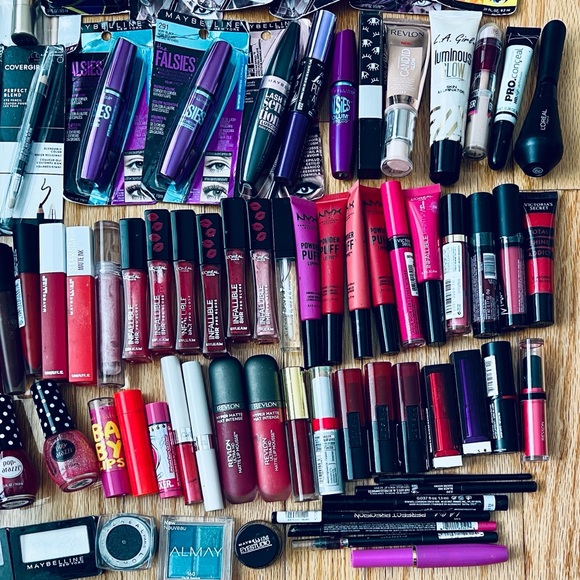 Bundle beauty makeup 100 pieces!!!! - Picture 6 of 13